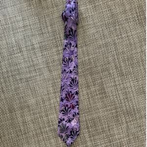 LIBERTY LONDON 100% Silk Fleur de Lis Print Tie  Purple Black Lavendar Academia